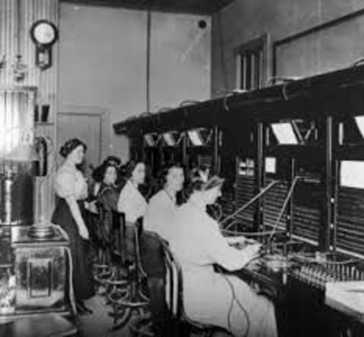 fluctuaciones de la demanda de instalaciones telefónicas en relación con el equipo automático.