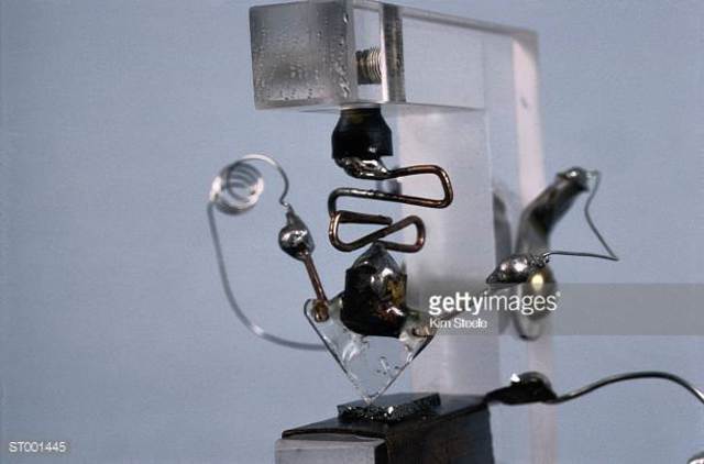 Construcción del primer tansistor