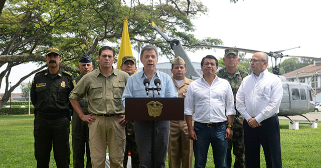 Suspensión de bombardeos contra las FARC.