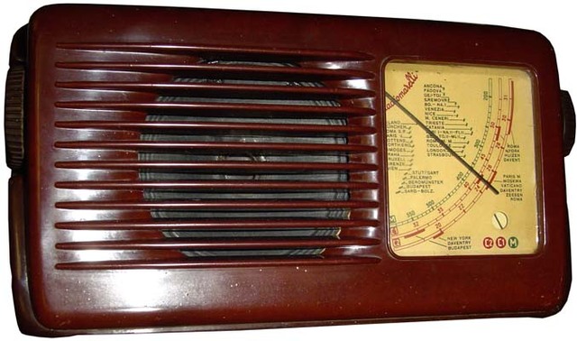 Comercialización de radios portátiles.