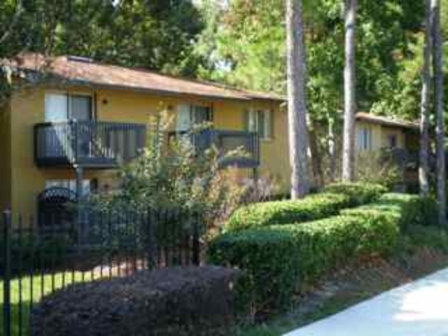 Fox Hollow Apartments