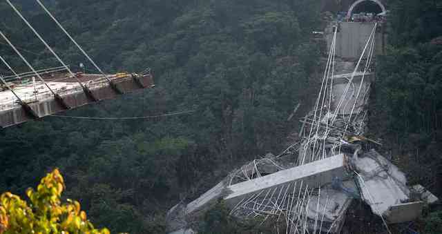acontecimiento nacional: colapso  del puente Chirajara