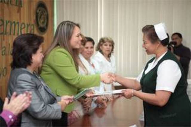 inicia la Licenciatura en Enf. y obstetricia en la modalidad escolarizada