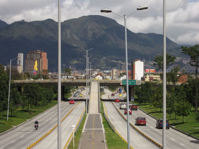 CONSTRUCCIÓN DE LA AVENIDA EL DORADO.