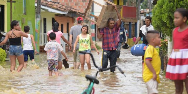 Inundaciones en La Virginia, entre la alerta roja y falsas noticias