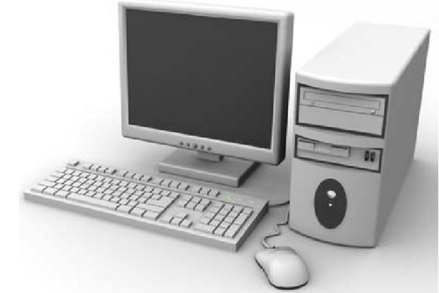 Computador de mesa en la familia.