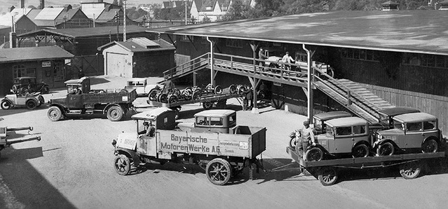 Bayerische Flugzeugwerke dan lugar a BMW.