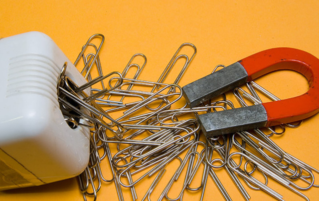 descubrimiento de la atracción magnética