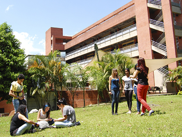 Constitución en la sede de Medellín