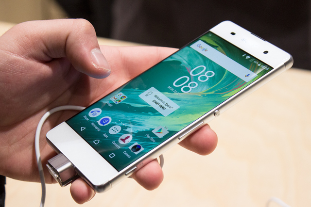 Nos SmartPhone Podemos Nao So Telefonar Mas Tambem Usar Redes Sociais ,Jogar etc...