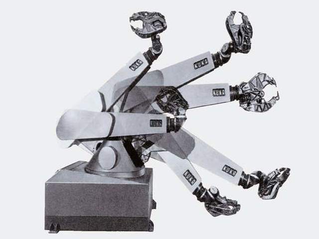 "FAMULUS" Primer robot de seis ejes