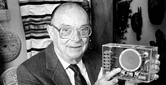 Se fabrica el primer transistor