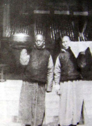 Eunuchs gain more control.