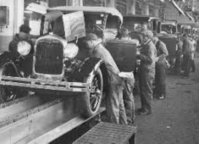 : Cadena de montaje de la fábrica de H. Ford en Detroit.