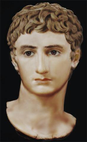 Nacimiento e inicios