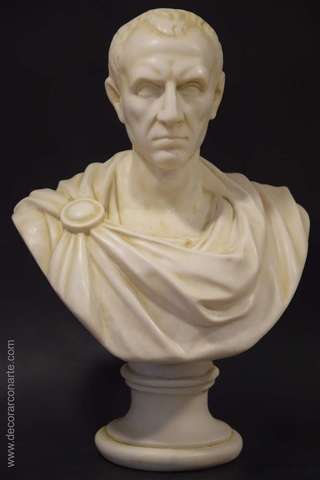 Amplia sus conocimientos de retórica en Rodas.