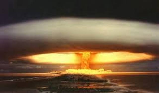 Primer bomba atómica usada contra la humanidad