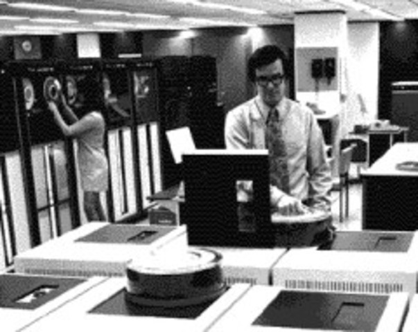 MULTICS IMPLEMENTADO POR GE, M.I.T Y BELL LABS