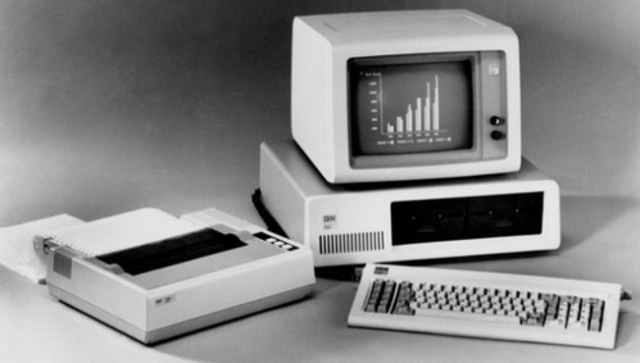 LANZAMIENTO DE IBM PC 1