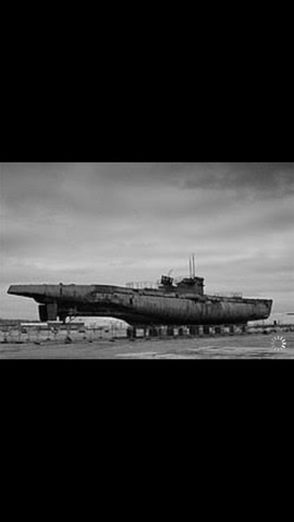 U-Boat warfare begins .