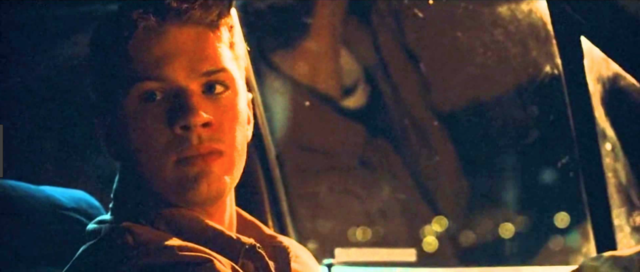 Peterrek autostop egiten du eta Tomek hartzen du.