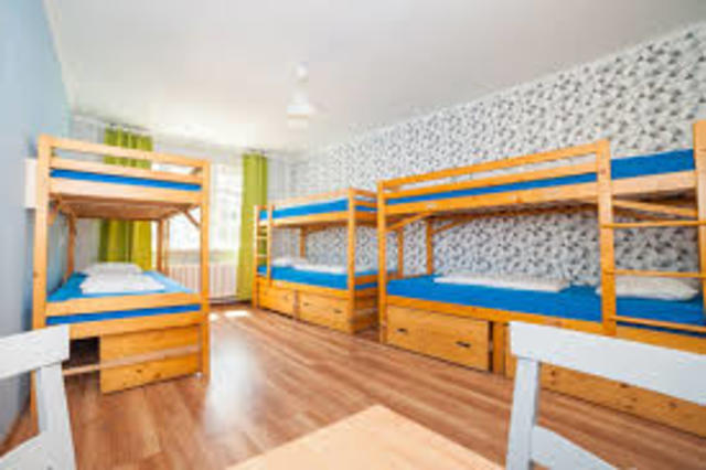 Kaitel 2: Dino bleibt in einem Hostel. Er trifft Pedro. Pedro hatte Rostalocken.