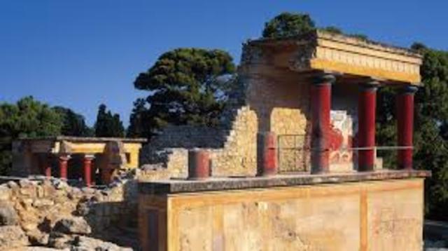 Comienza la construcción de los palacios minoicos