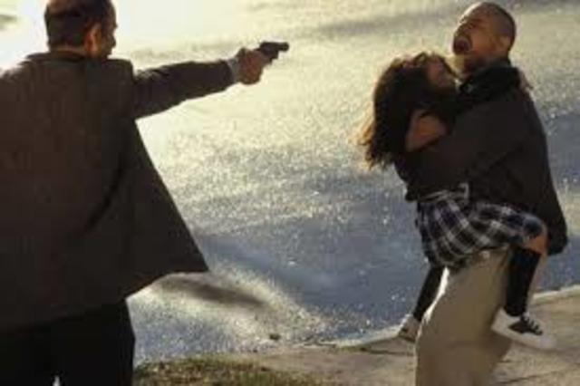 Farhad ia  Cameron alabaren bizitzarekin bukatzen du