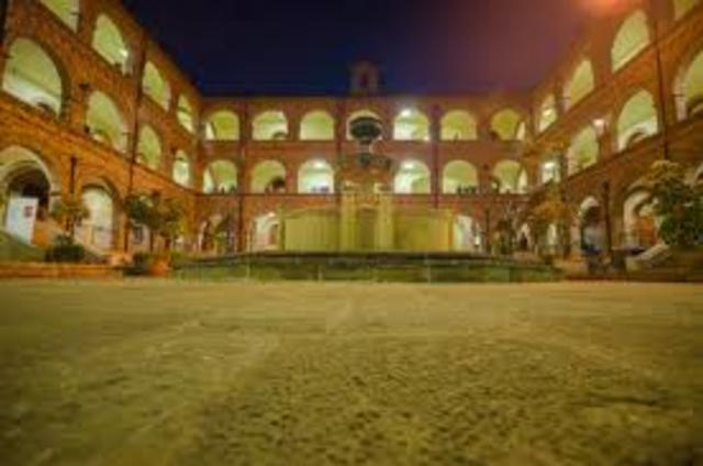 Inauguró sus Facultades de Economía, Ingeniería Civil y Filosofía.