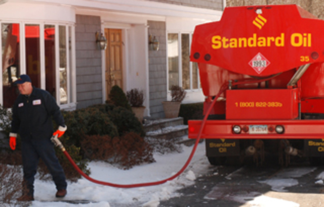 CONSOLIDACION PACIFIC COAST OIL Y IOWA STANDARD