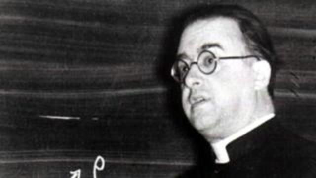 Georges Lemaître Propone su teoría sobre el átomo primitiva