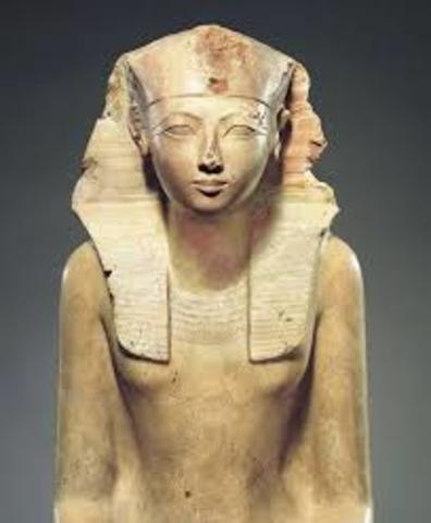 Hatshepsut nombrada faraón.