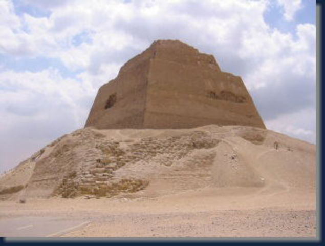 Pirámide Seneferu perdura