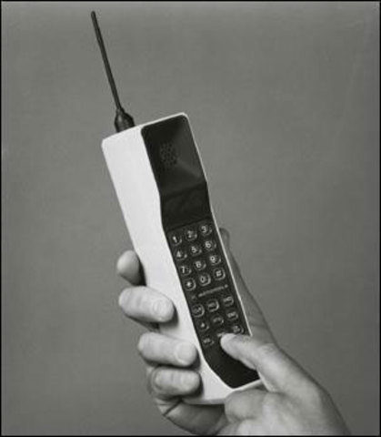 Primer celular analógico