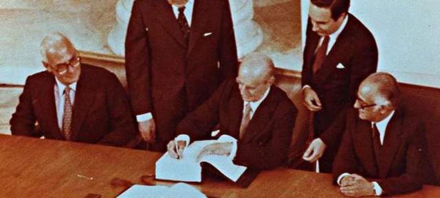 In 1981, Greece becomes the 10th member of the EU