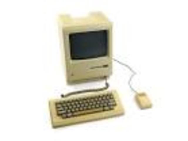 1984. Steve Jobs, lanza al mercado el Macintosc 128k.