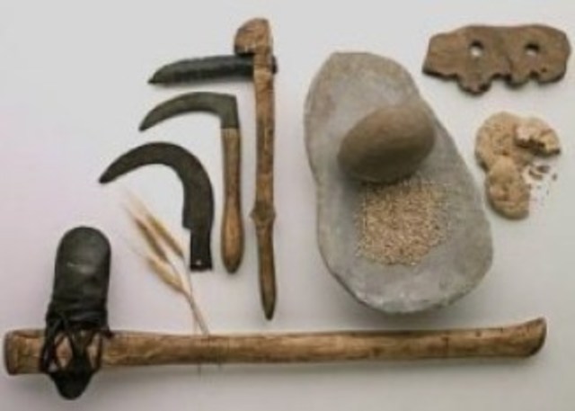 Las personas empiezan a utilizar los metales para la agricultura y los transportes.