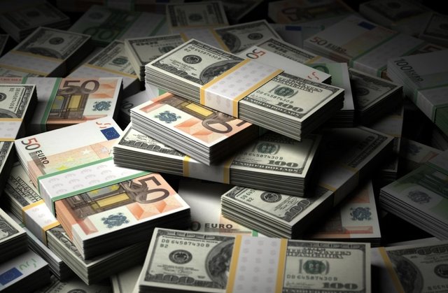 Andrus Kivirähk kirjutab eesti menukamaid raamatuid