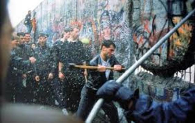 El Muro De Berlín Es Destruido
