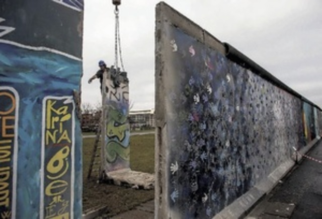 muro de Berlin es  destruido