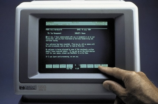 Pantalla táctil LCD y 8oKB de memora