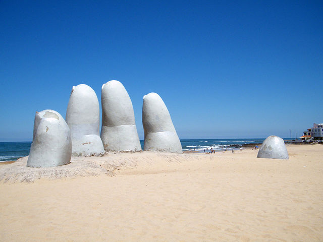 La Mano de Punta del Este*!