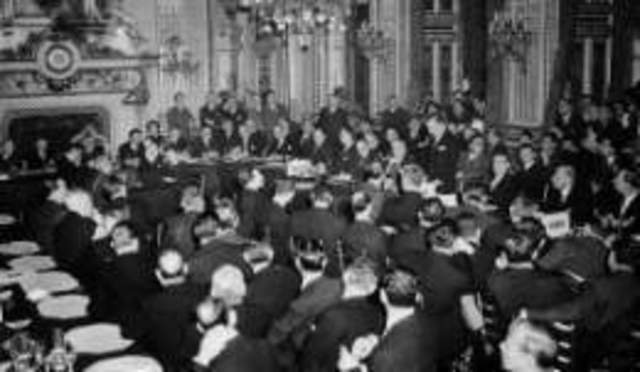 España entra en la OECE