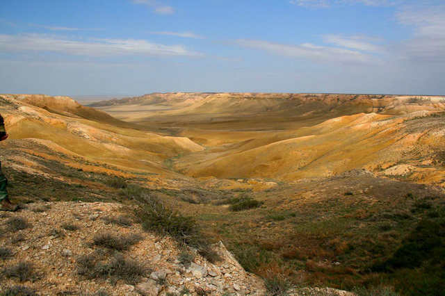 La Unión Soviética ingresa a la carrera armamentista.