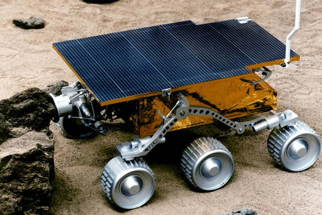 La sonda Mars Pathfinder aterrizó en Marte.