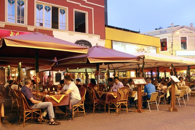 Cenar en Lima.