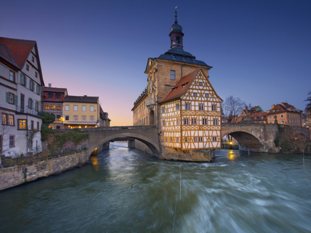 Renuncia a la docencia acepta el puesto de redactor en jefe de la Gaceta de Bamberg.