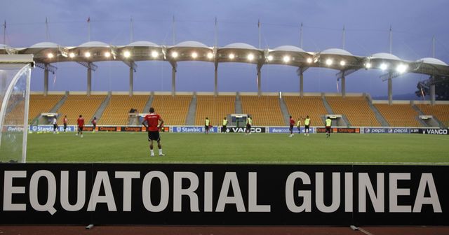 Nicolas va a jugar fútbol