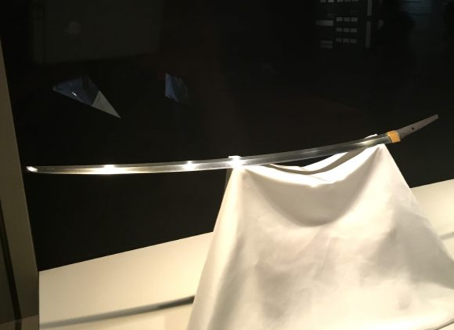 Mikazuki Munechika 三 日月 宗 近 siglo XI