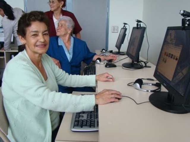 la educación en línea se ha convertido en un complemento de la educación presencial.